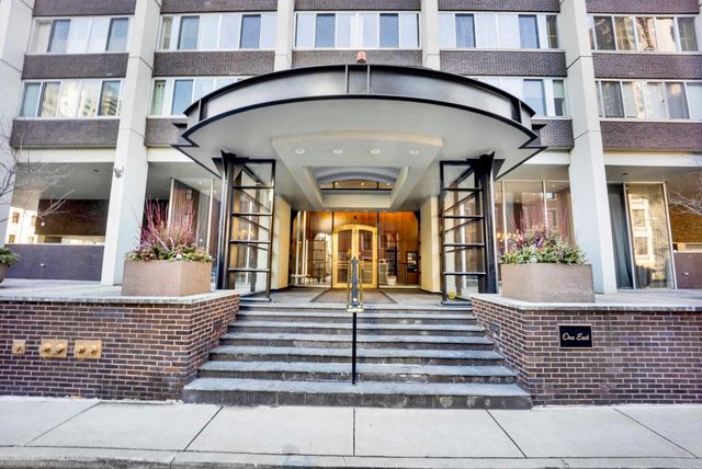 1 E Schiller Street 12A, Chicago, IL 60610