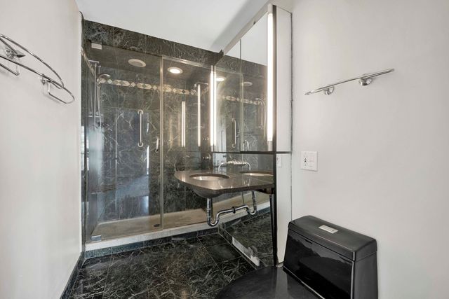 1 E Schiller Street 12A, Chicago, IL 60610