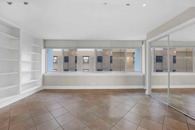 1 E Schiller Street 12A, Chicago, IL 60610