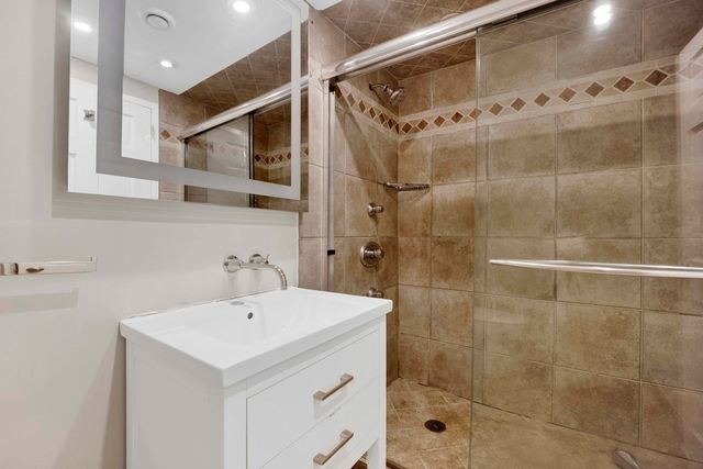 1 E Schiller Street 12A, Chicago, IL 60610