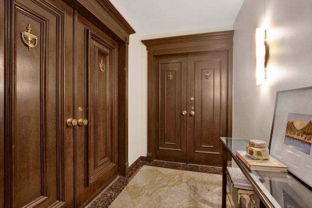 1 E Schiller Street 12A, Chicago, IL 60610