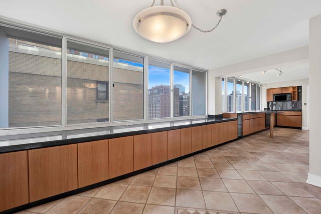 1 E Schiller Street 12A, Chicago, IL 60610