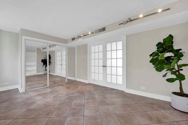 1 E Schiller Street 12A, Chicago, IL 60610