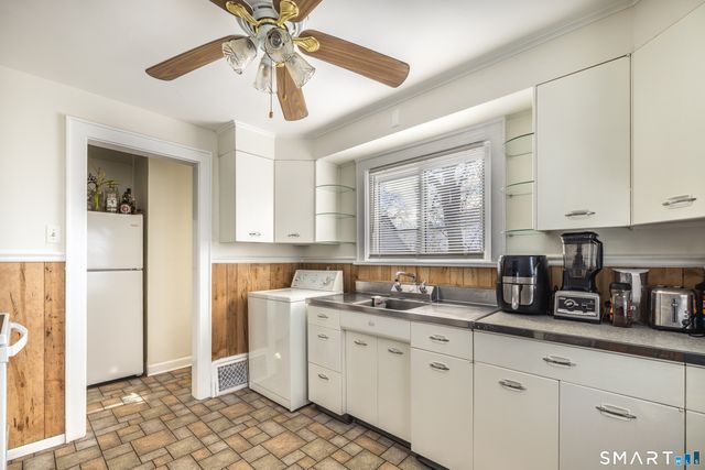 61 Astoria Avenue, Bridgeport, CT 06604