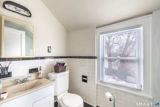 61 Astoria Avenue, Bridgeport, CT 06604