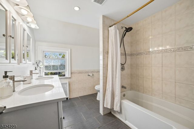 44 Pine St, West Orange Twp., NJ 07052