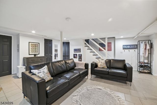 44 Pine St, West Orange Twp., NJ 07052