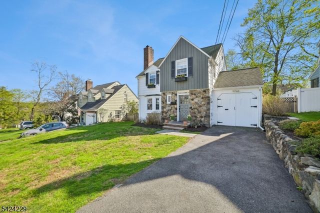44 Pine St, West Orange Twp., NJ 07052