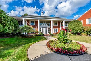 19710 W 13 Mile Road 201, Beverly Hills, MI 48025