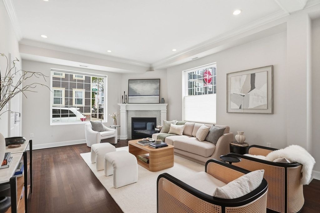 155 W 9th St. 1, Boston, MA 02127