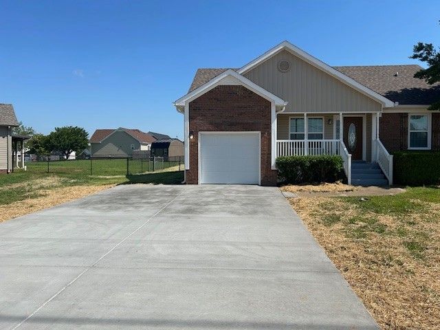 1047 Tylertown Rd, Clarksville, TN 37040