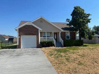 1047 Tylertown Rd, Clarksville, TN 37040
