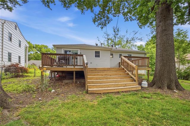 9214 Mastin Street, Overland Park, KS 66212