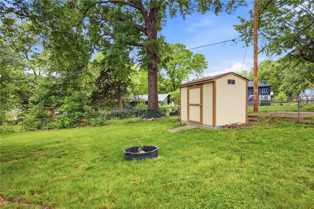 9214 Mastin Street, Overland Park, KS 66212