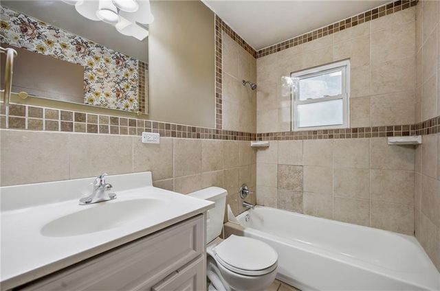 9214 Mastin Street, Overland Park, KS 66212