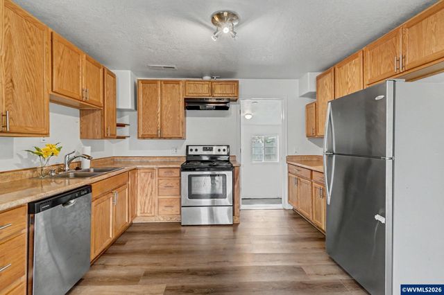 407 Jersey St, Silverton, OR 97381