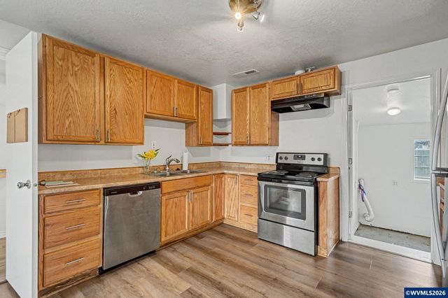 407 Jersey St, Silverton, OR 97381