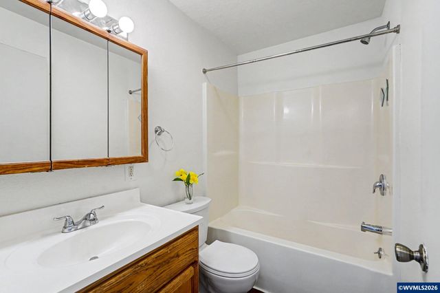 407 Jersey St, Silverton, OR 97381