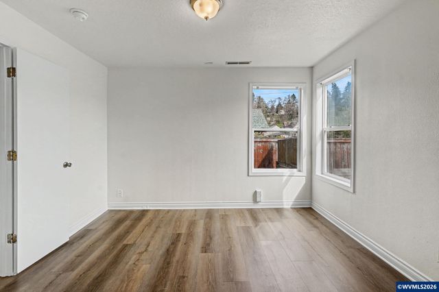 407 Jersey St, Silverton, OR 97381