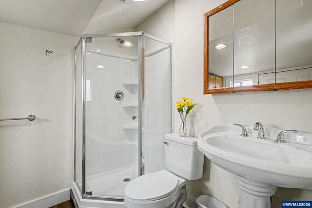 407 Jersey St, Silverton, OR 97381