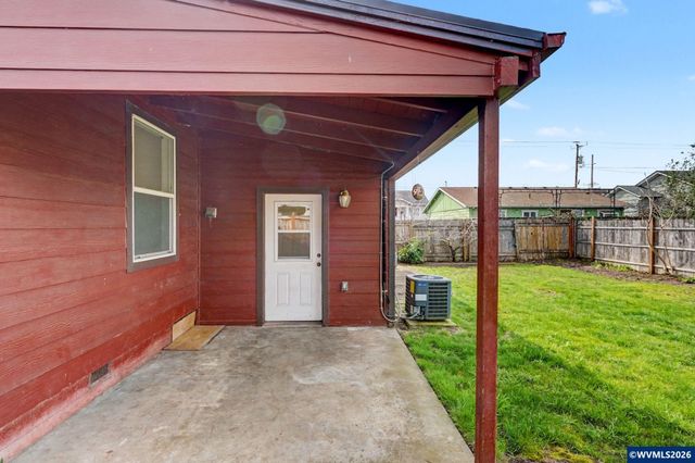 407 Jersey St, Silverton, OR 97381