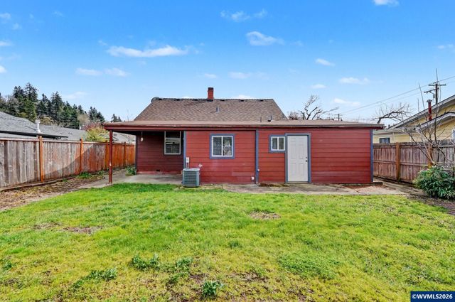 407 Jersey St, Silverton, OR 97381