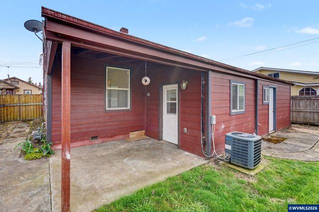 407 Jersey St, Silverton, OR 97381