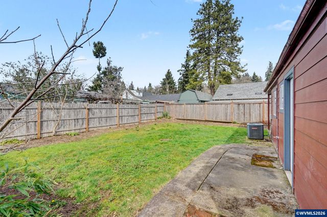 407 Jersey St, Silverton, OR 97381