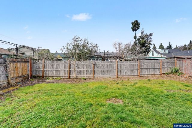 407 Jersey St, Silverton, OR 97381