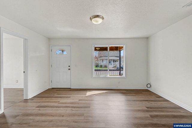 407 Jersey St, Silverton, OR 97381