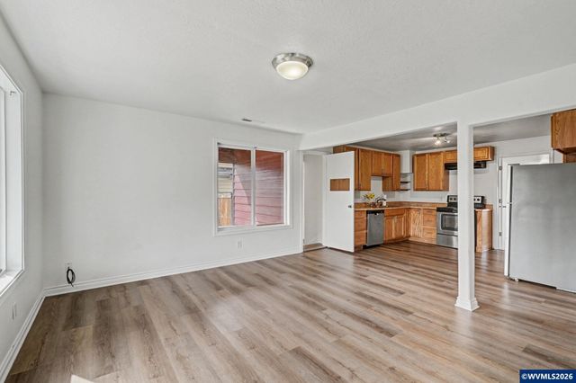 407 Jersey St, Silverton, OR 97381