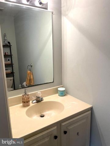 32 BATTENS CIR, Leola, PA 17540