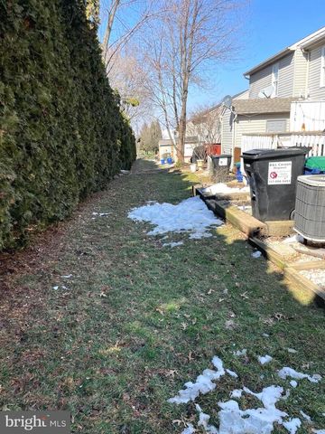 32 BATTENS CIR, Leola, PA 17540