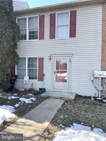 32 BATTENS CIR, Leola, PA 17540