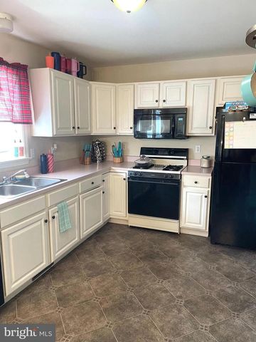 32 BATTENS CIR, Leola, PA 17540