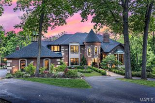 11 Lake Forest Court W, St Charles, MO 63301