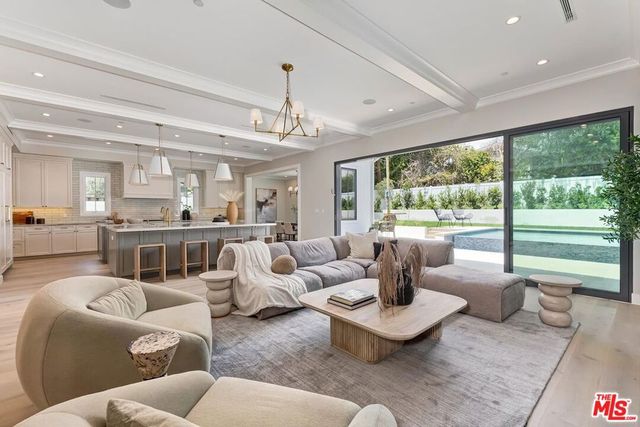 3320 Patricia Avenue, Los Angeles, CA 90064