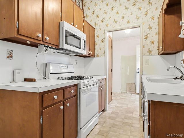 9108 Maplewood Drive, Clio, MI 48420