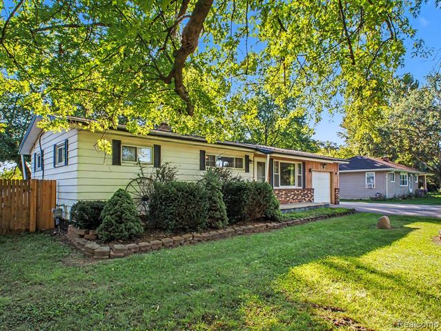 9108 Maplewood Drive, Clio, MI 48420