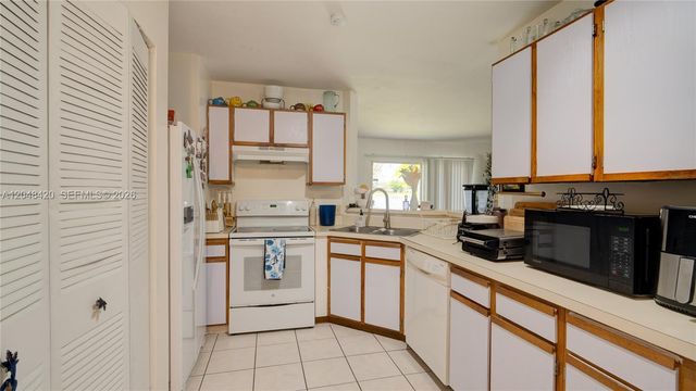 3409 NW 44th Street 101, Oakland Park, FL 33309