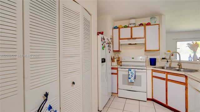3409 NW 44th Street 101, Oakland Park, FL 33309