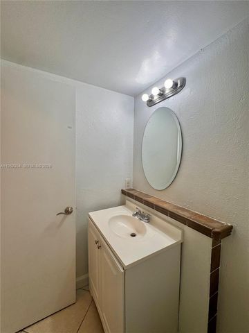 4879 N Hemingway Cir, Margate, FL 33063