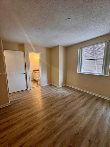 4879 N Hemingway Cir, Margate, FL 33063