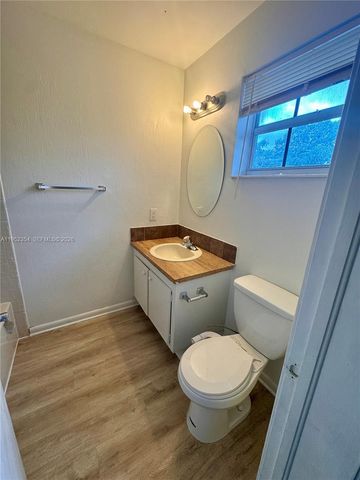 4879 N Hemingway Cir, Margate, FL 33063