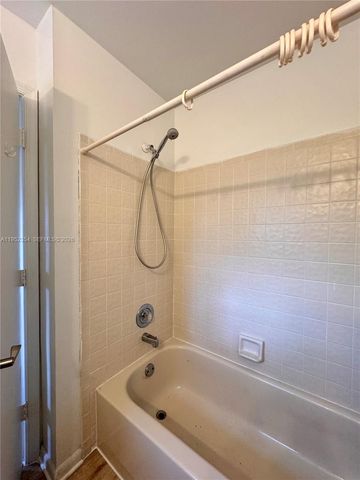 4879 N Hemingway Cir, Margate, FL 33063