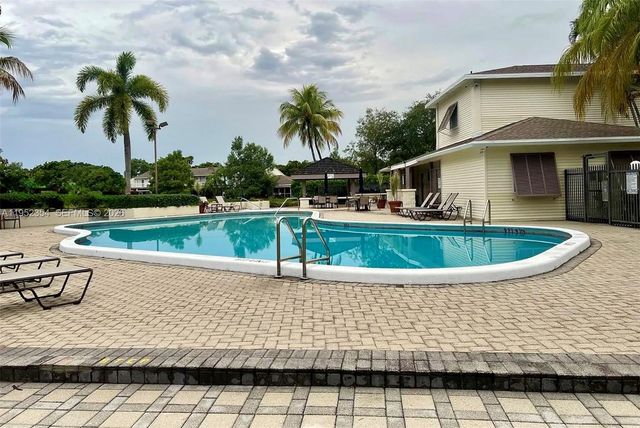 4879 N Hemingway Cir, Margate, FL 33063