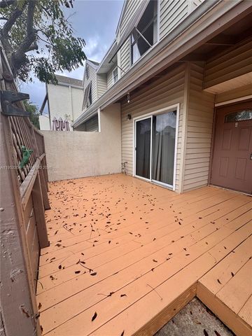 4879 N Hemingway Cir, Margate, FL 33063