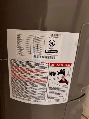 4879 N Hemingway Cir, Margate, FL 33063