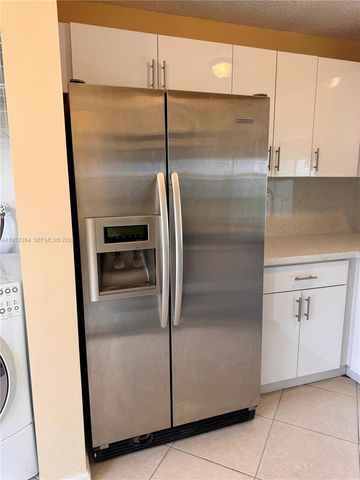 4879 N Hemingway Cir, Margate, FL 33063