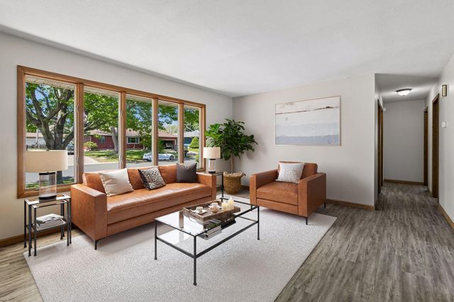967 Sibley Street S, Shakopee, MN 55379